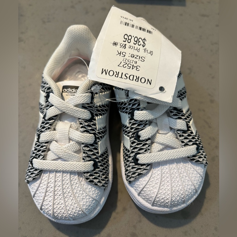 Adidas Superstar Color Shift kids size 5K. NWT